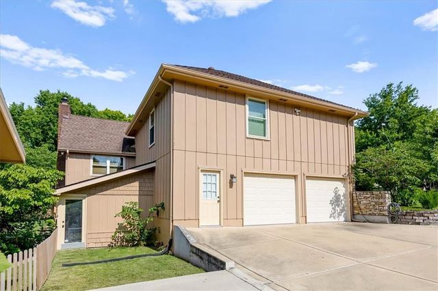 804 Tam O Shanter Drive, Kansas City, MO 64145