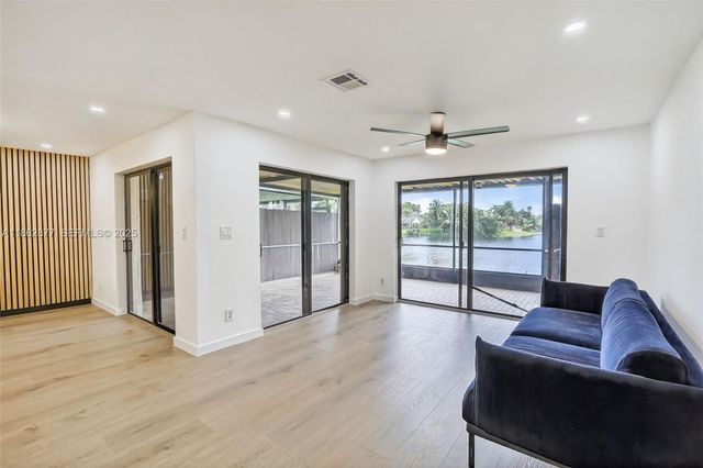 340 SW 97th Avenue, Pembroke Pines, FL 33025