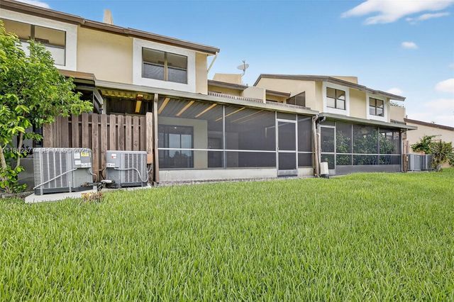 340 SW 97th Avenue, Pembroke Pines, FL 33025