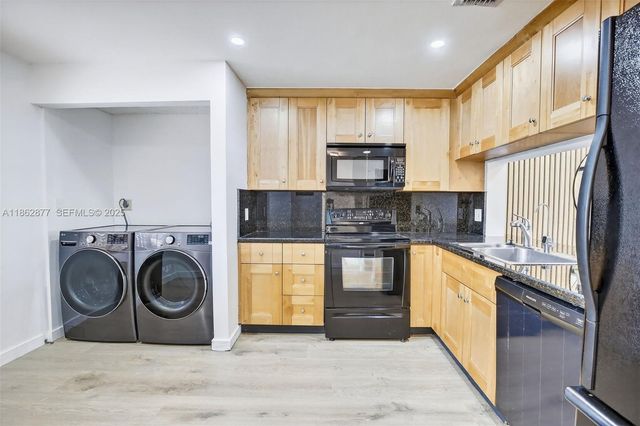 340 SW 97th Avenue, Pembroke Pines, FL 33025