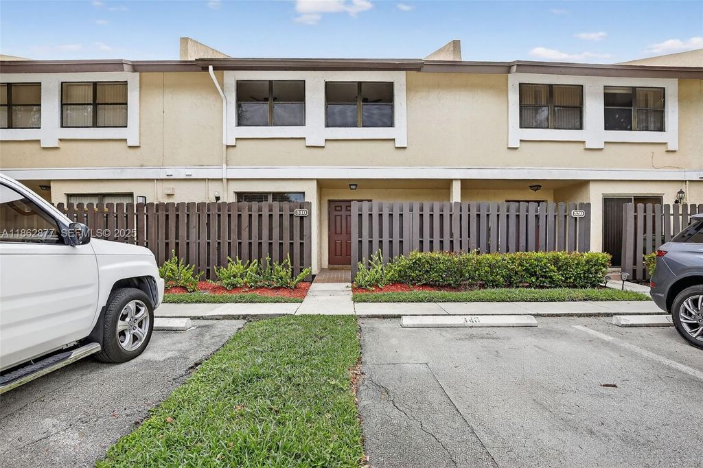 340 SW 97th Avenue, Pembroke Pines, FL 33025