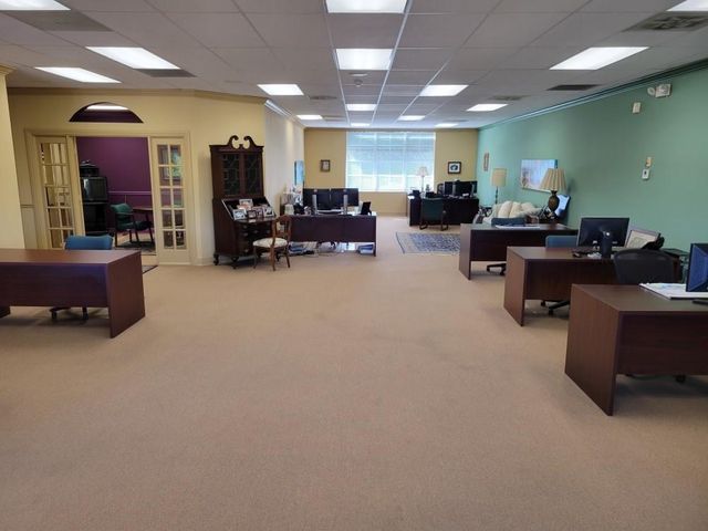 2745 E Oakland Park Boulevard, Fort Lauderdale, FL 33306