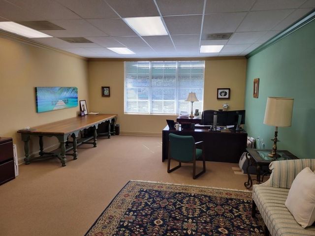 2745 E Oakland Park Boulevard, Fort Lauderdale, FL 33306
