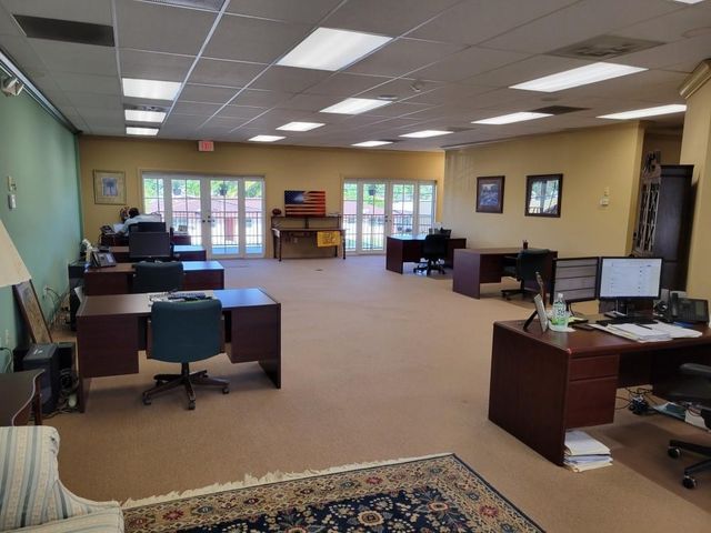 2745 E Oakland Park Boulevard, Fort Lauderdale, FL 33306