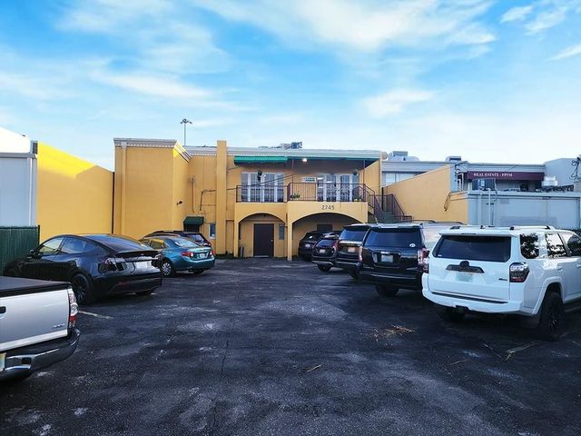 2745 E Oakland Park Boulevard, Fort Lauderdale, FL 33306