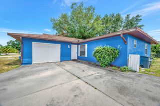 572 NW La Brea Avenue, Port St Lucie, FL 34983