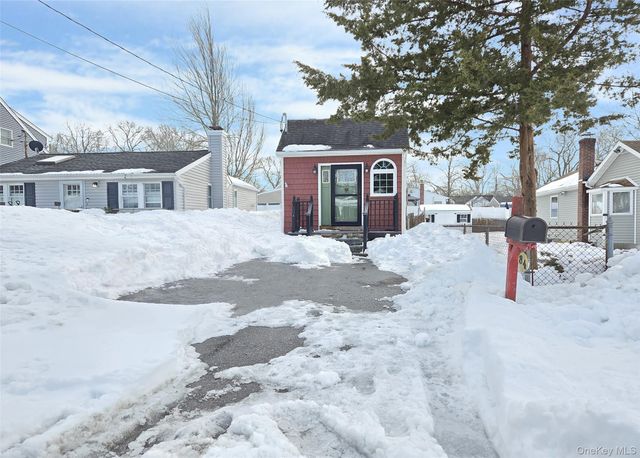 84 Wyona Avenue, Selden, NY 11784