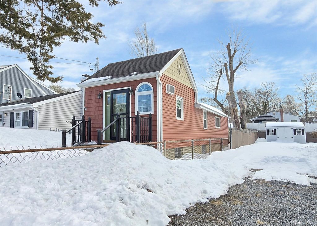 84 Wyona Avenue, Selden, NY 11784