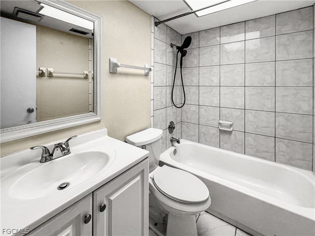 2239 Iris WAY, Fort Myers, FL 33905