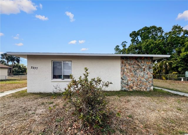 2239 Iris WAY, Fort Myers, FL 33905