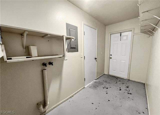 2239 Iris WAY, Fort Myers, FL 33905