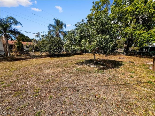 2239 Iris WAY, Fort Myers, FL 33905