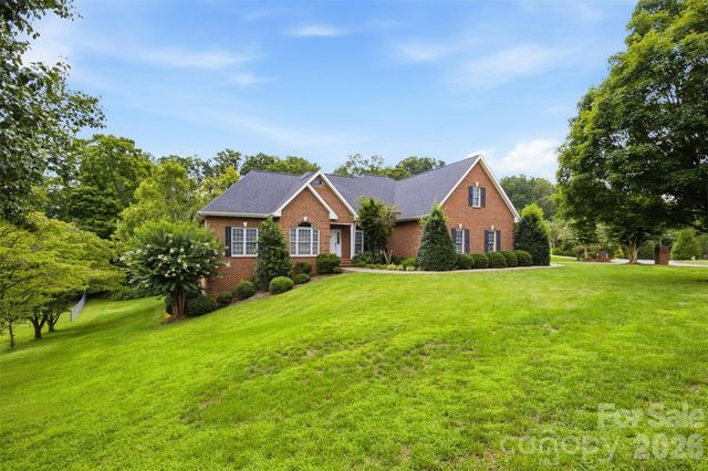 405 Woodridge Drive SE, Lenoir, NC 28645