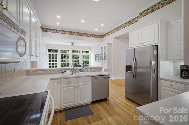 405 Woodridge Drive SE, Lenoir, NC 28645