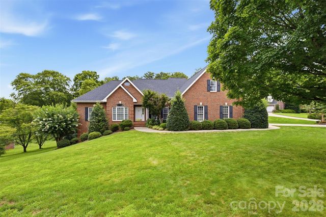 405 Woodridge Drive SE, Lenoir, NC 28645