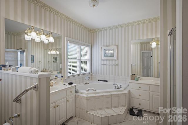 405 Woodridge Drive SE, Lenoir, NC 28645