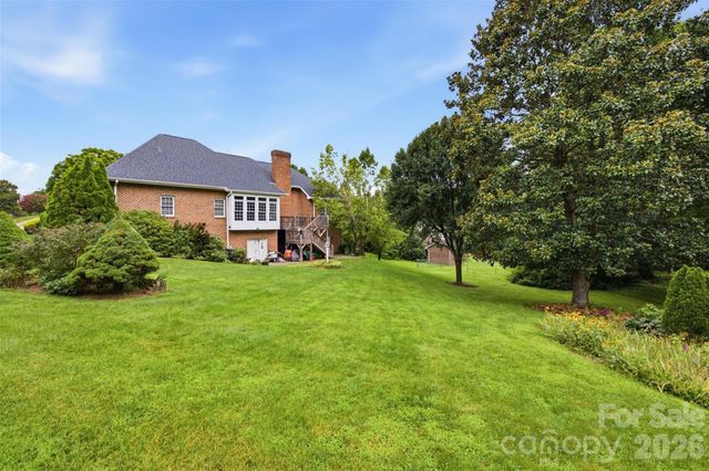 405 Woodridge Drive SE, Lenoir, NC 28645