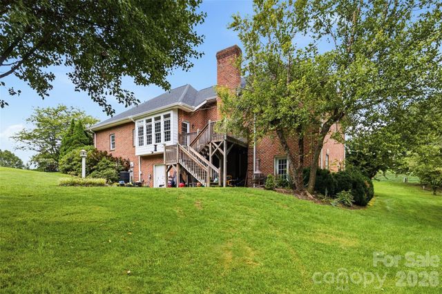 405 Woodridge Drive SE, Lenoir, NC 28645