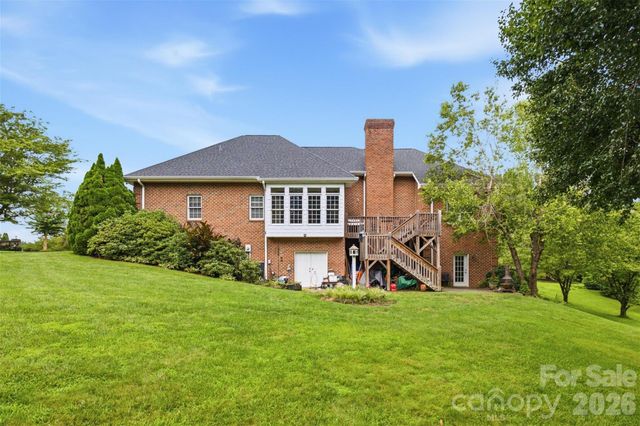 405 Woodridge Drive SE, Lenoir, NC 28645