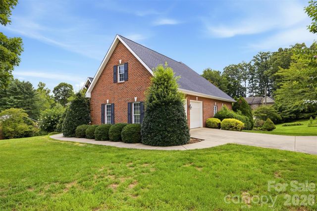 405 Woodridge Drive SE, Lenoir, NC 28645