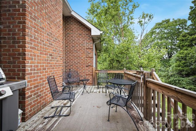 405 Woodridge Drive SE, Lenoir, NC 28645