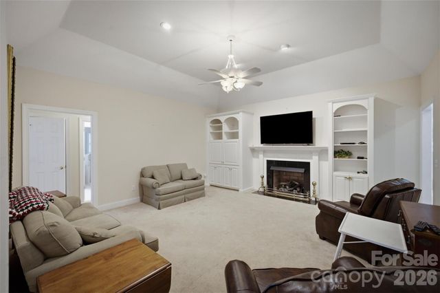 405 Woodridge Drive SE, Lenoir, NC 28645