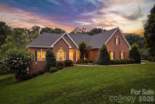 405 Woodridge Drive SE, Lenoir, NC 28645