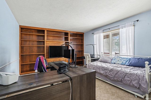 2412 Kenilworth Drive, Elkhart, IN 46514