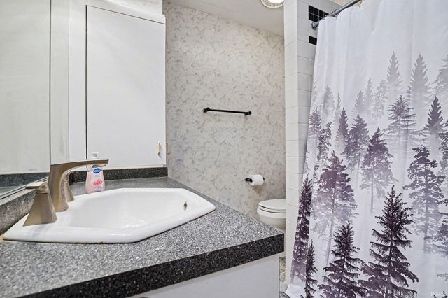 2412 Kenilworth Drive, Elkhart, IN 46514