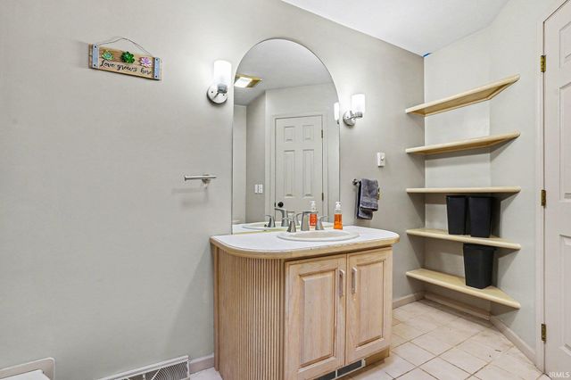 2412 Kenilworth Drive, Elkhart, IN 46514