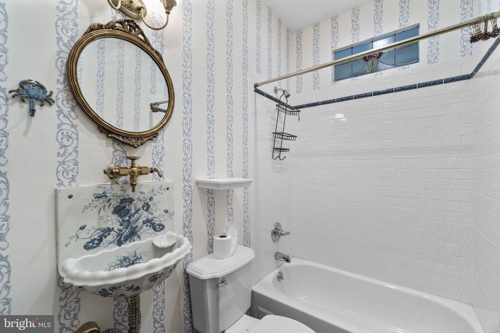 Image 18 of property listing at 3001 ELLIOTT ST, Baltimore, MD 21224