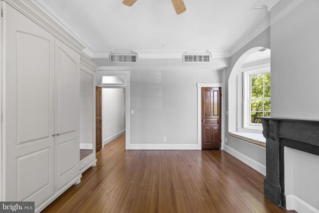 Image 23 of property listing at 3001 ELLIOTT ST, Baltimore, MD 21224