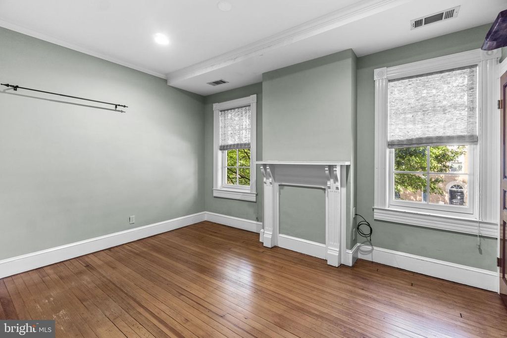 Image 26 of property listing at 3001 ELLIOTT ST, Baltimore, MD 21224