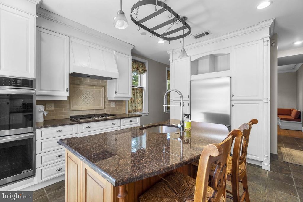 Image 4 of property listing at 3001 ELLIOTT ST, Baltimore, MD 21224