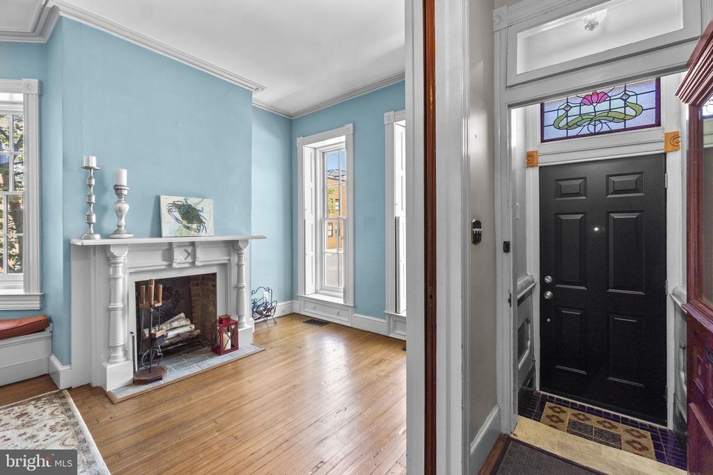 Image 8 of property listing at 3001 ELLIOTT ST, Baltimore, MD 21224