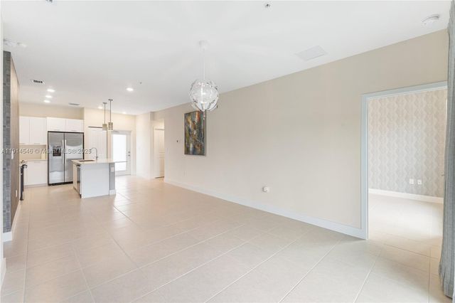 8001 NW 41st St F-303, Doral, FL 33166