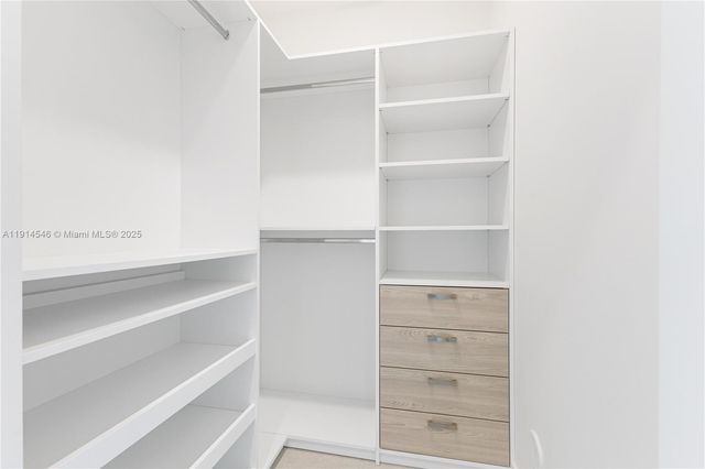 8001 NW 41st St F-303, Doral, FL 33166