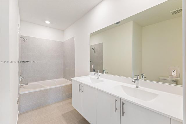 8001 NW 41st St F-303, Doral, FL 33166