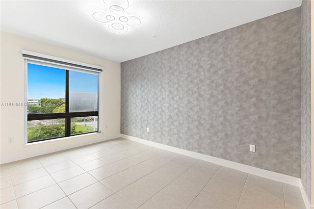 8001 NW 41st St F-303, Doral, FL 33166