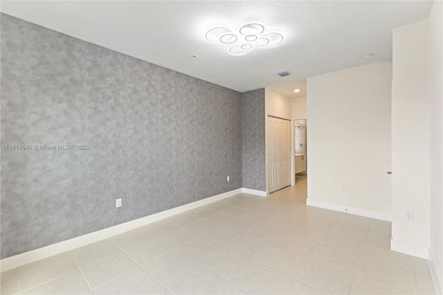 8001 NW 41st St F-303, Doral, FL 33166