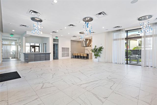 8001 NW 41st St F-303, Doral, FL 33166