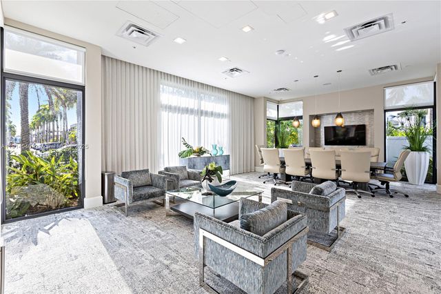 8001 NW 41st St F-303, Doral, FL 33166