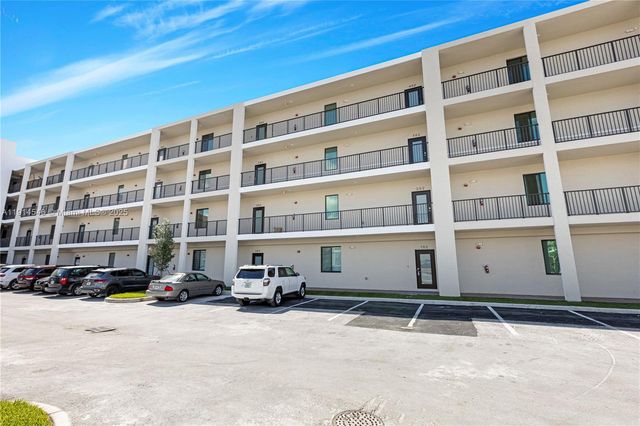 8001 NW 41st St F-303, Doral, FL 33166