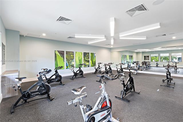 8001 NW 41st St F-303, Doral, FL 33166