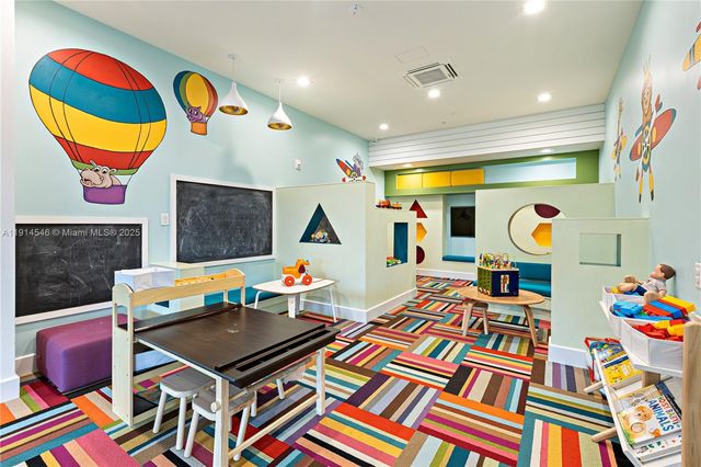 8001 NW 41st St F-303, Doral, FL 33166