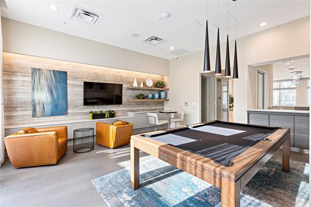 8001 NW 41st St F-303, Doral, FL 33166