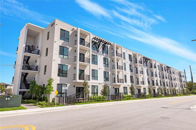 8001 NW 41st St F-303, Doral, FL 33166