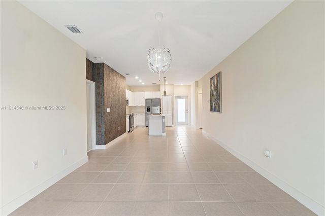 8001 NW 41st St F-303, Doral, FL 33166