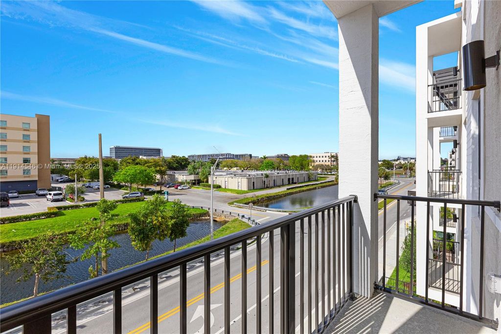 8001 NW 41st St F-303, Doral, FL 33166