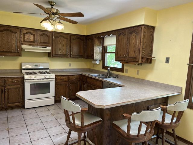 1214 Cherrywood DRIVE, Waukesha, WI 53188